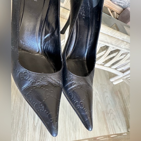 *Gucci Black Leather Pumps with Embossed Logo, Size 8.5 - really special! - Picture 7 of 7